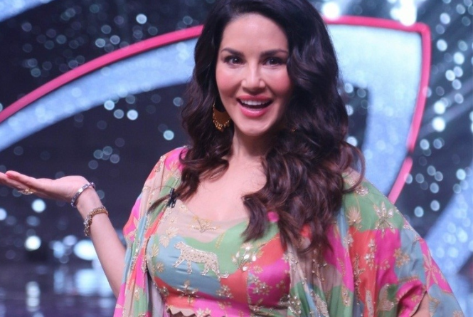 Sunny Leone: आ रही है सनी लियोन की नई फिल्म, एक्ट्रेस ने शेयर किया फोटो!