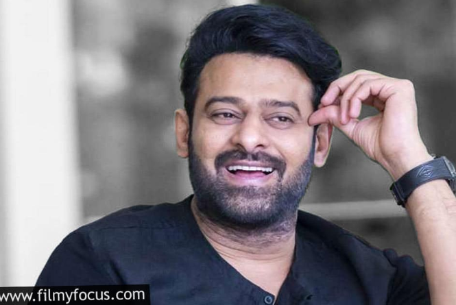 Prabhas: लगातार फ्लॉप फिल्मों से घबराए प्रभास, बॉलीवुड डायरेक्टर के फ़िल्मों को ठुकरा इंडस्ट्री से बना रहे हैं दूरी!